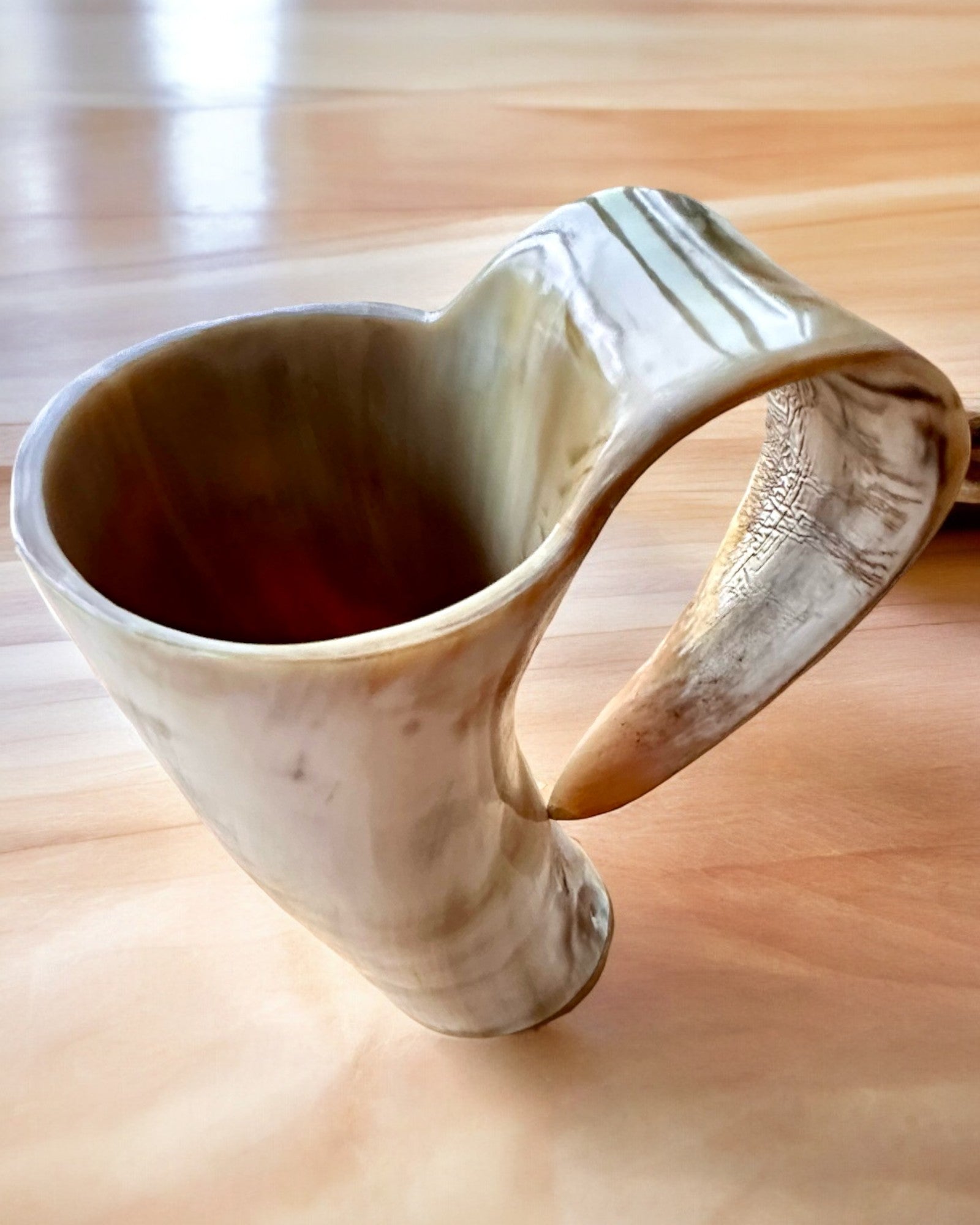 'Carved Mug 'Masterpiece' with the option of personalization by engraving - 5 color variants'