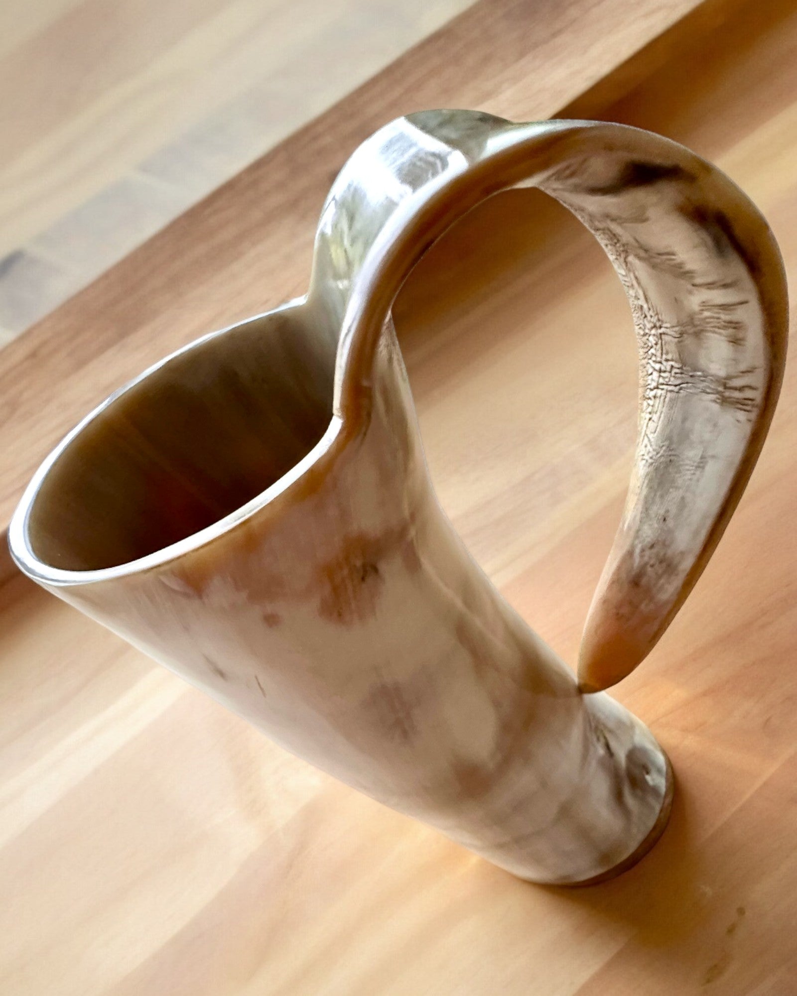 'Carved Mug 'Masterpiece' with the option of personalization by engraving - 5 color variants'