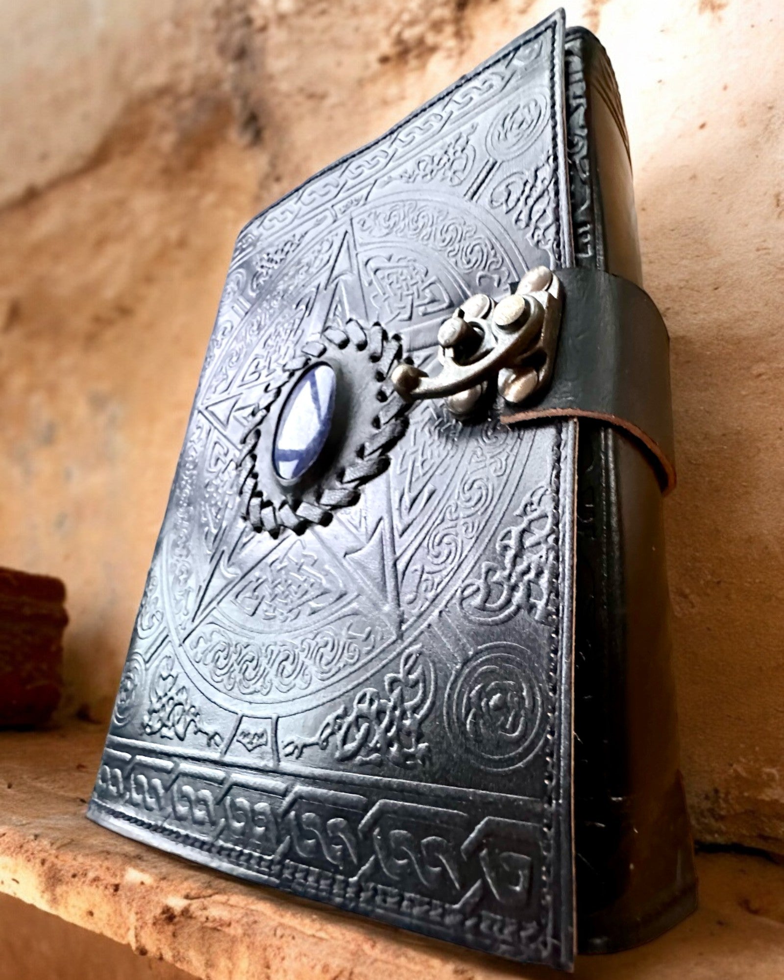 Premium Journal, Antique Pattern, Leather Notebook "Magical Chronicle" 200 pages, 2 variants to choose from, personalization option with engraving