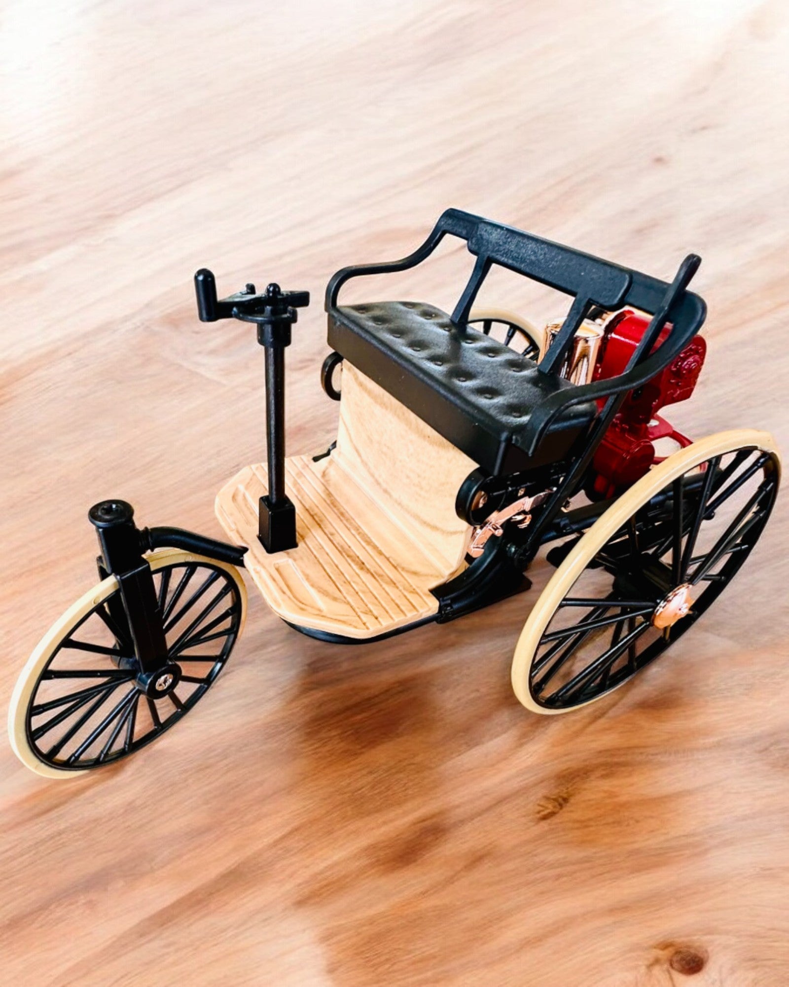 Retro Trijų ratų Benz Patent-Motorwagen - Kolekcinis modelis, personalizavimas graviravimu dovanai