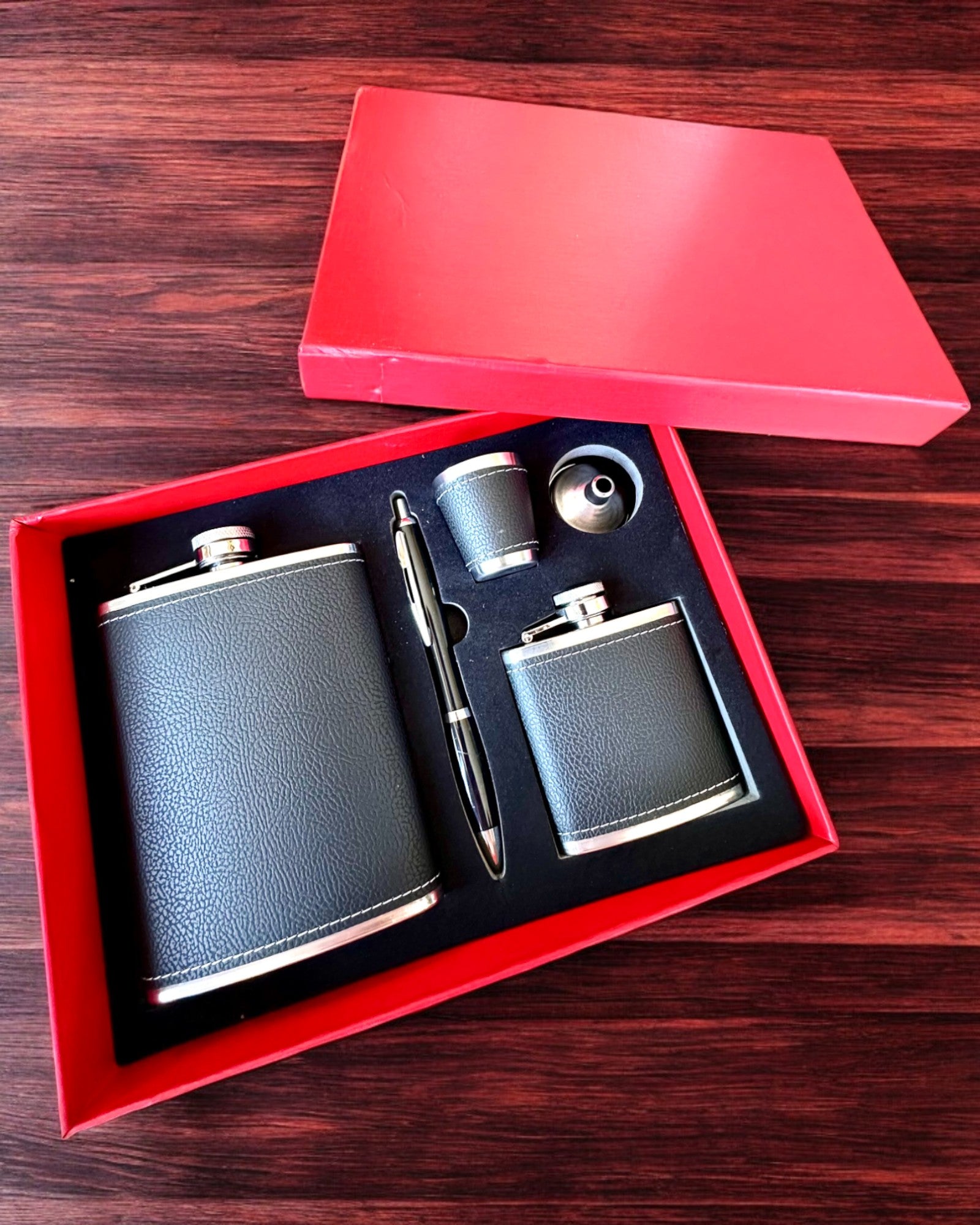 "Stylish Gentleman" Flasks Set - personalization option with engraving for a gift