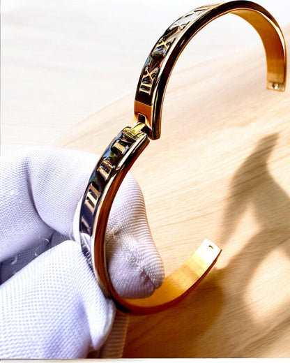 "Elegance Time" Bracelet - gold color Stainless Steel with Roman Numerals, personalization option with engraving