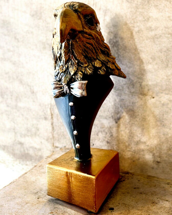 Eagle Head Figurine Büffel Warden - in Elegant Tailcoat with Engraving Option for a Gift