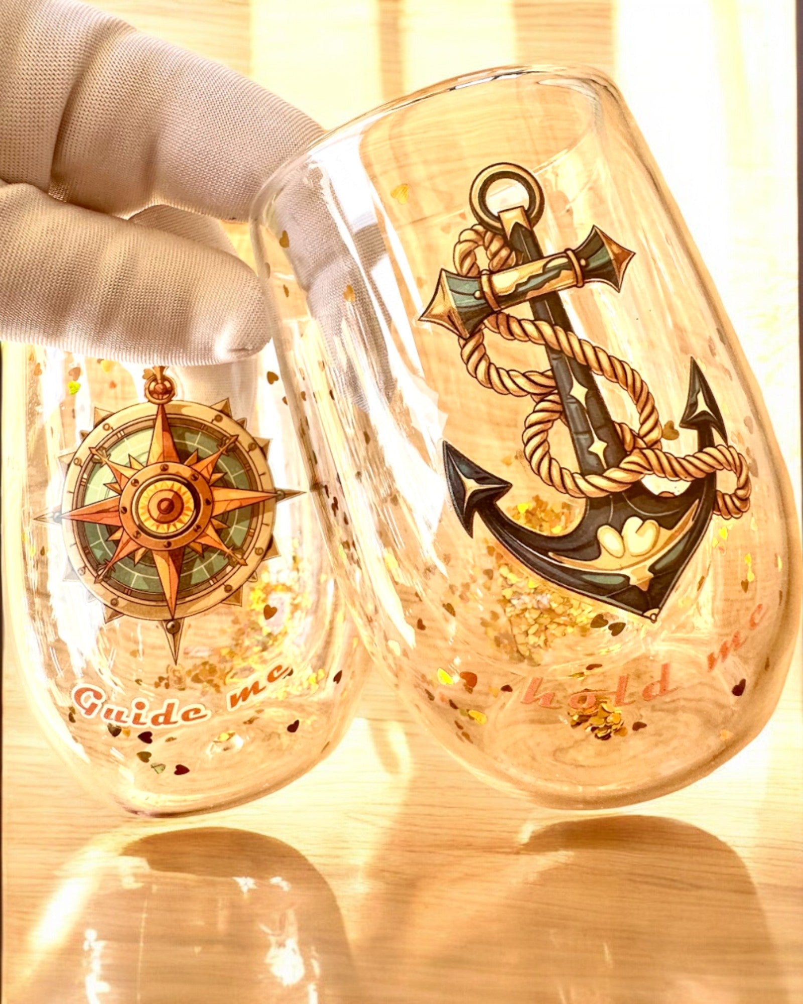 Čaše "Nautical Dreams" s dvostrukim stjenkama i zlatnim listićima - set od 2 kom., 300 ml kapacitet, mogućnost personalizacije gravurom.