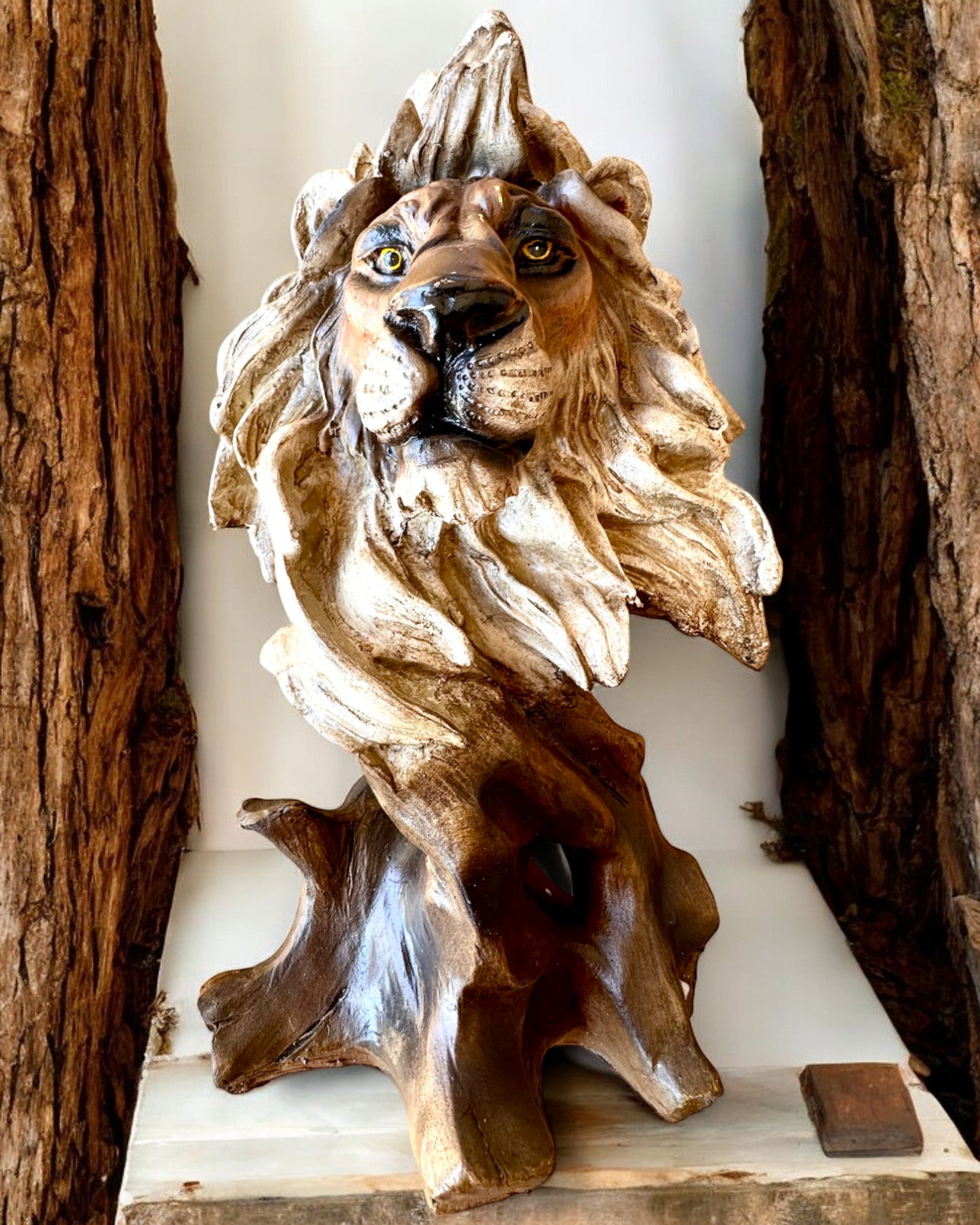 "Lion Courage" - Resin Figurine, 28 cm tall, with engraving option for a gift