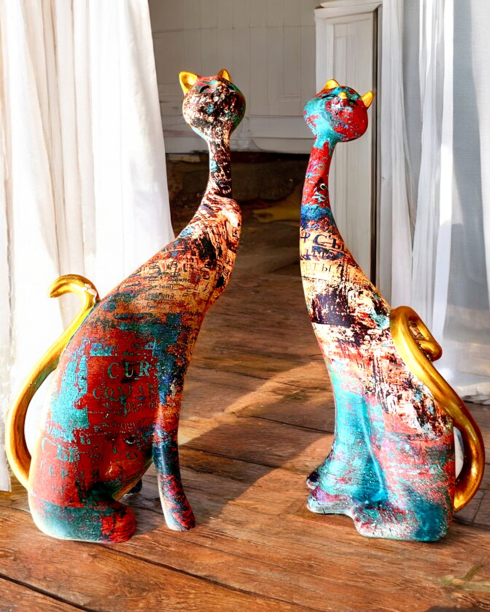 Abstrakčių Kačių Figūrėlės "ArtCats", Rankų Darbo, Derva – 25 cm, 2 vnt.