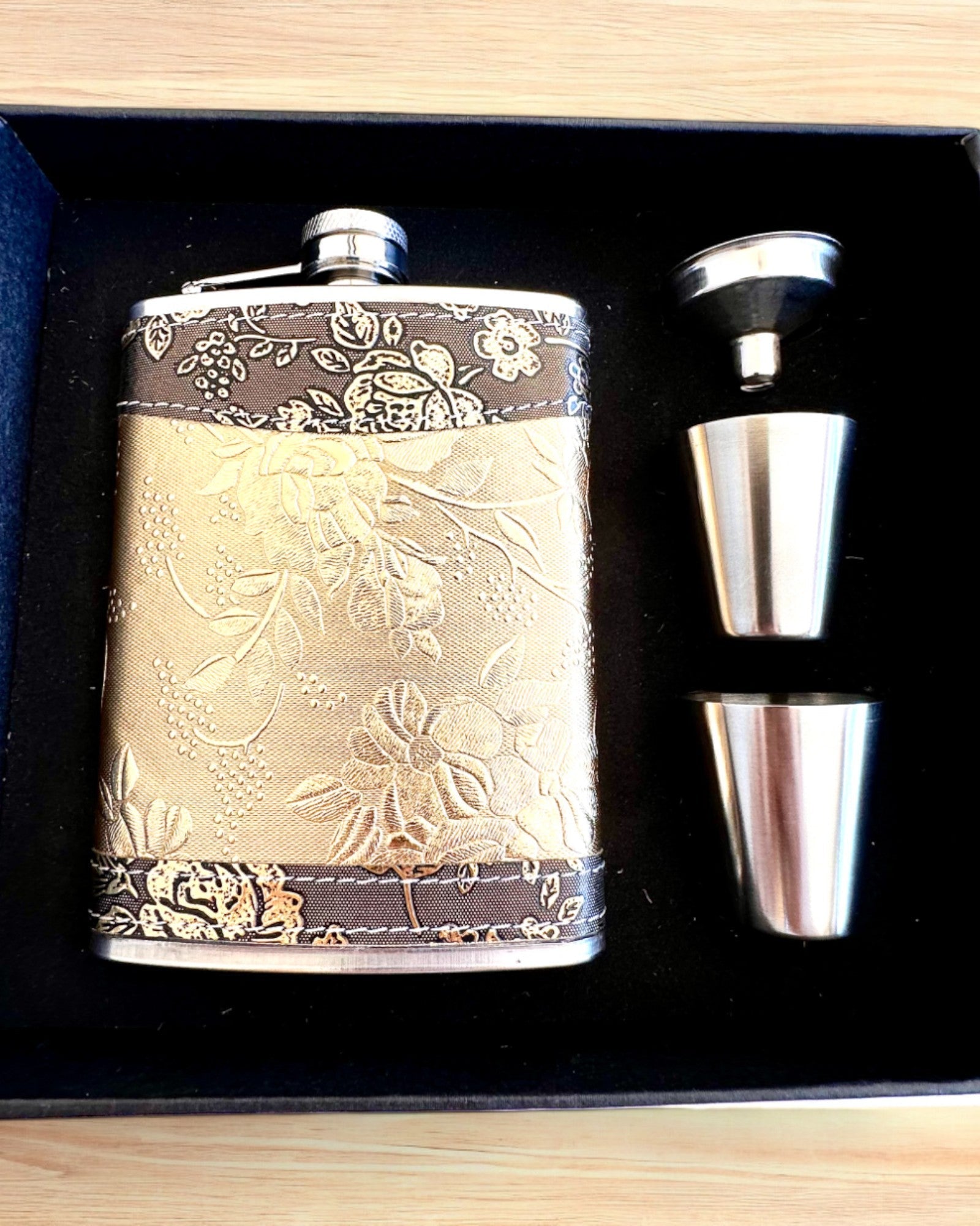 Elegantiška "Golden Rose" hip flask su taurių rinkiniu, personalizacija graviravimu dovanai