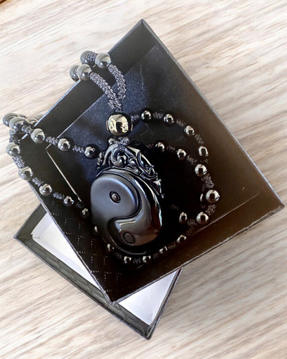 Obsidianinis Yin Yang amuletas su graviravimu - Harmonija ir Apsauga, personalizavimas graviravimu dovanai