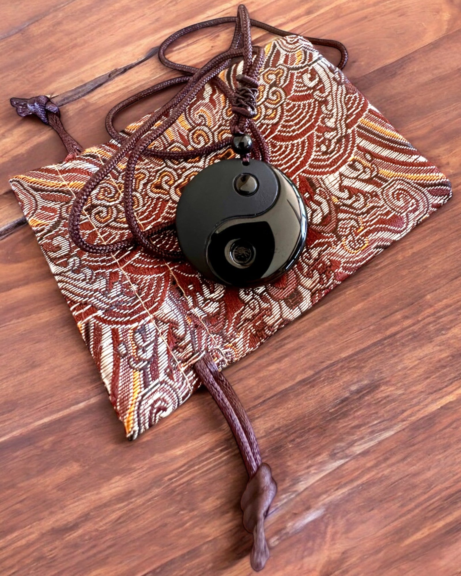 Boho kaklarota no obsidianu Yin Yang Tai Chi, iespēja personalizēt ar gravējumu dāvanai