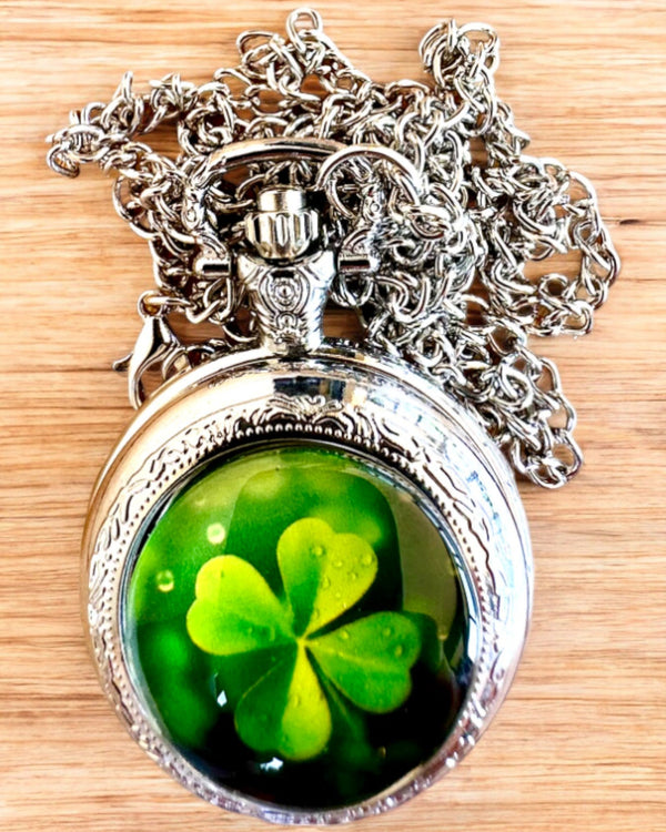 "CloverTime" pocket watch with a four-leaf clover motif, personalised with engraving as a gift