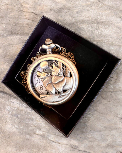 "Luna Wolf" – Stylish Pocket Watch with Wolves, personalization option for engraving as a gift