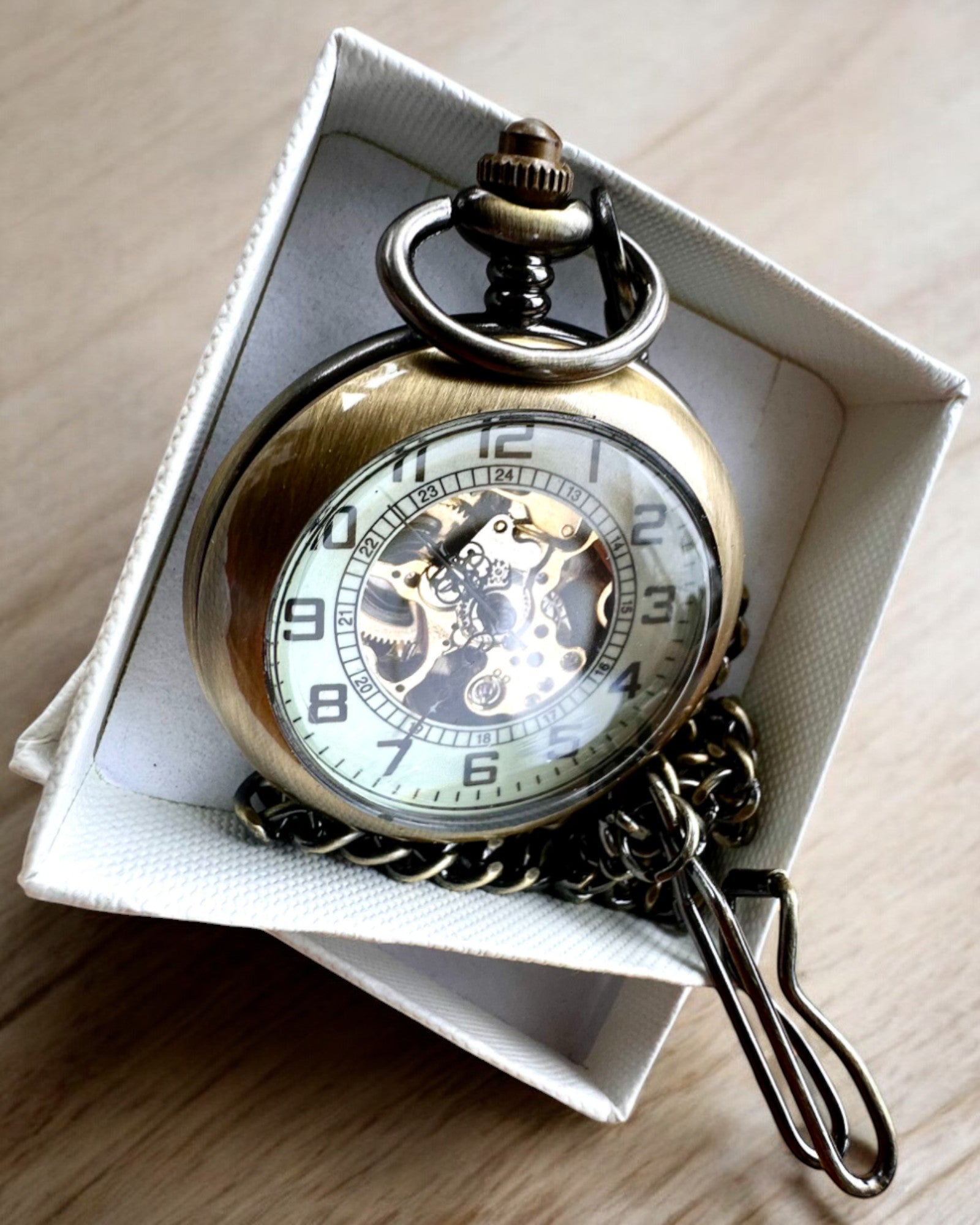 Classic Pocket Watch "Oldtimer" - stylish retro elegance, personalization option with engraving for a gift