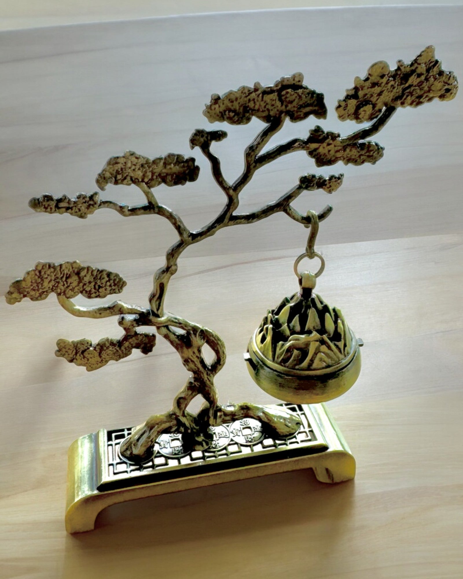 Elegantiškas Metalinis Smilkalų Laikiklis Bonsai - galimybė personalizuoti graviravimu dovanai