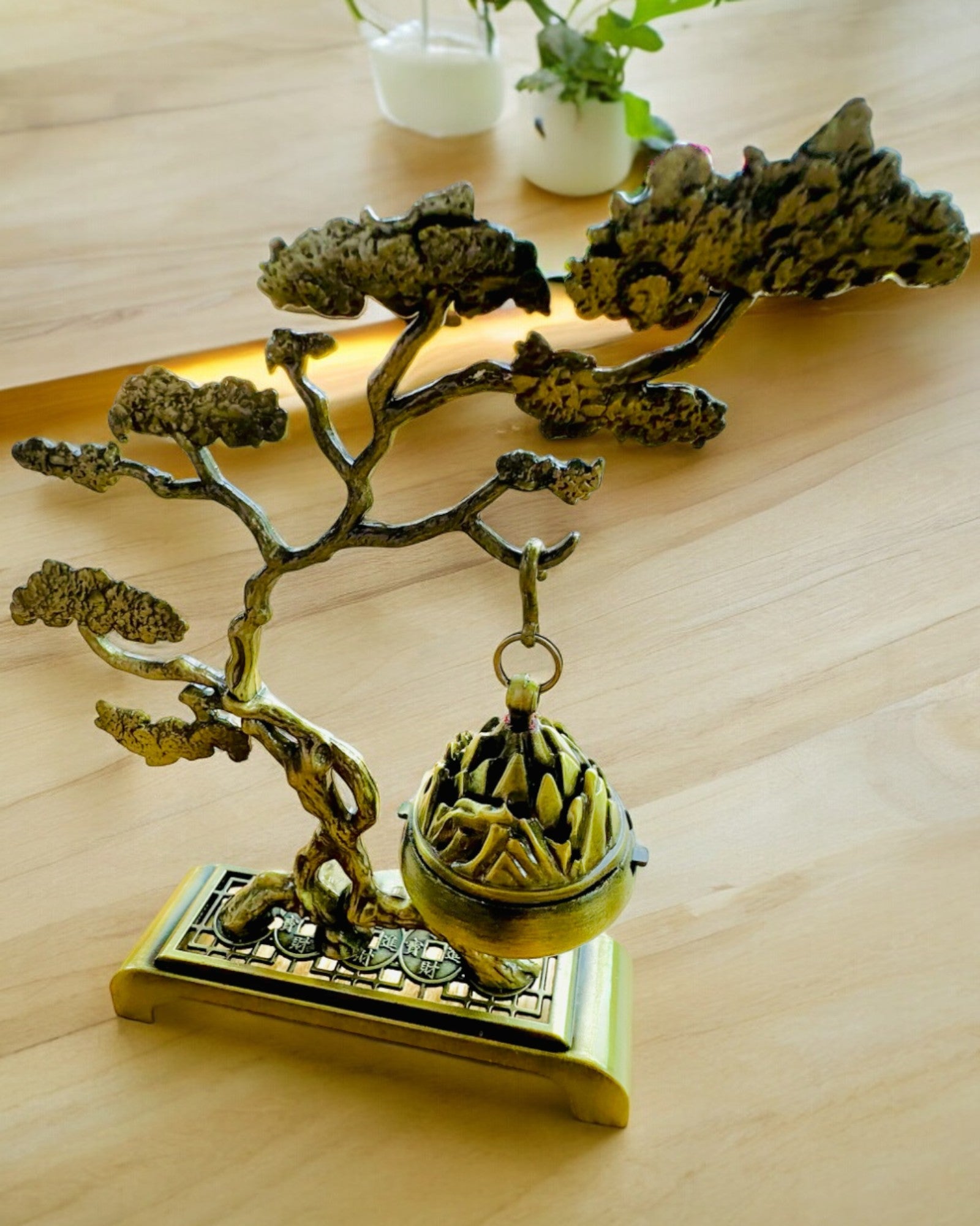 Elegantiškas Metalinis Smilkalų Laikiklis Bonsai - galimybė personalizuoti graviravimu dovanai