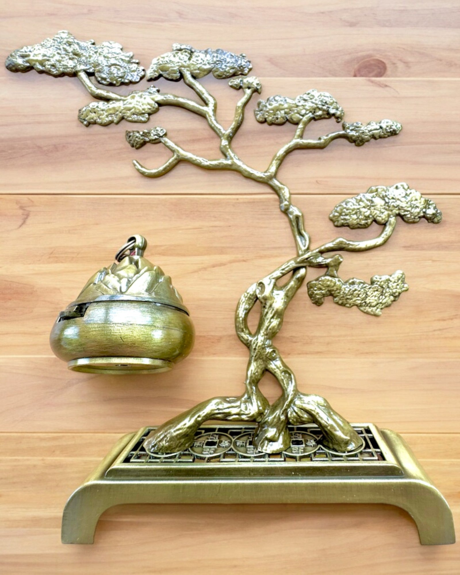 Elegantiškas Metalinis Smilkalų Laikiklis Bonsai - galimybė personalizuoti graviravimu dovanai