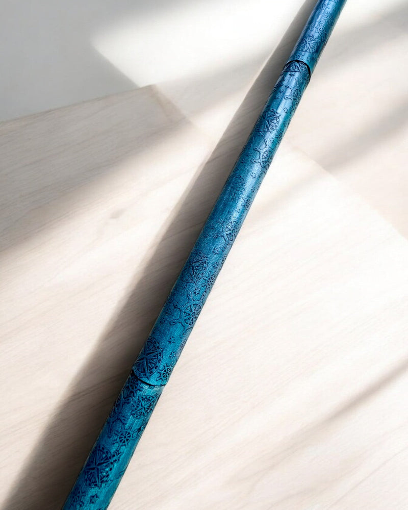 Walking cane "Royal Hand" – handcrafted with natural leather, customizable with engraving.