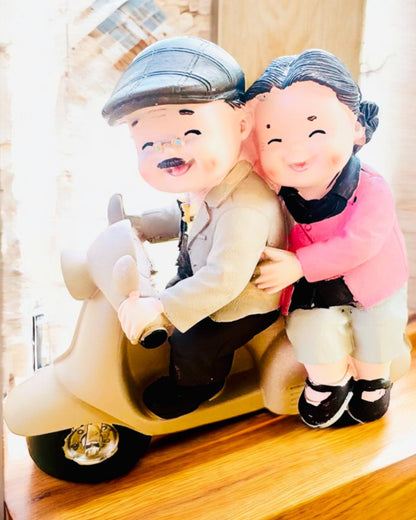 Decorative figurine Lovers on a scooter - personalization with engraving for a gift