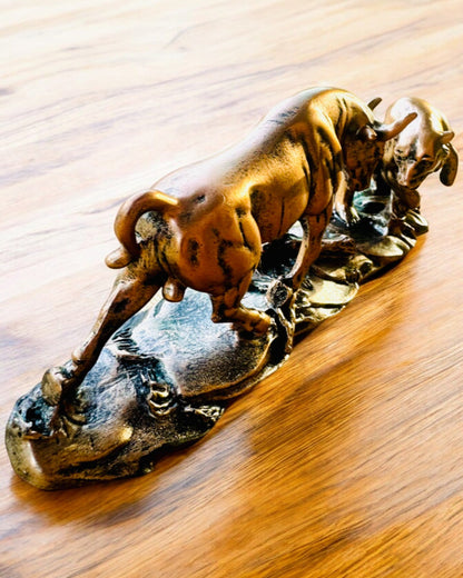 "The Clash of the Bull and the Bear" - Copper-red sculpture with engraving option