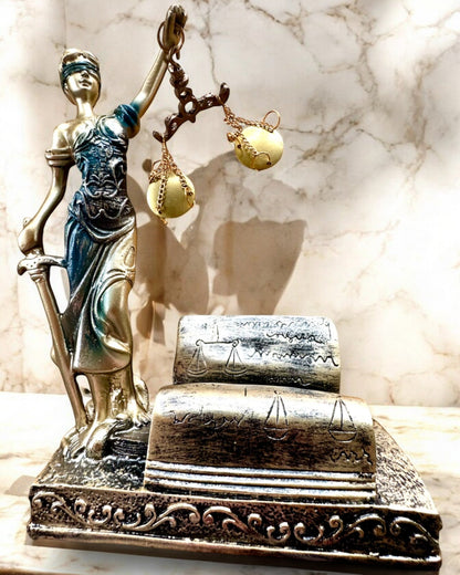 "Justicia 2" Figurine - Goddess of Justice – Artistic Shelf Decoration, Resin Craft, personalization with engraving