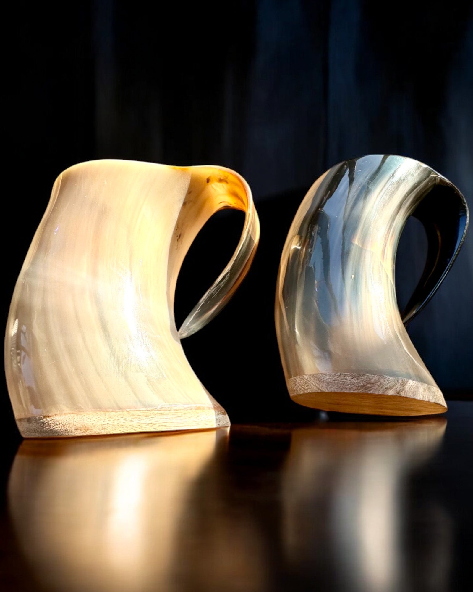 Compact, 350 ml, Sculpted Mug 'Masterpiece' with the possibility of personalization by engraving - 2 color variants