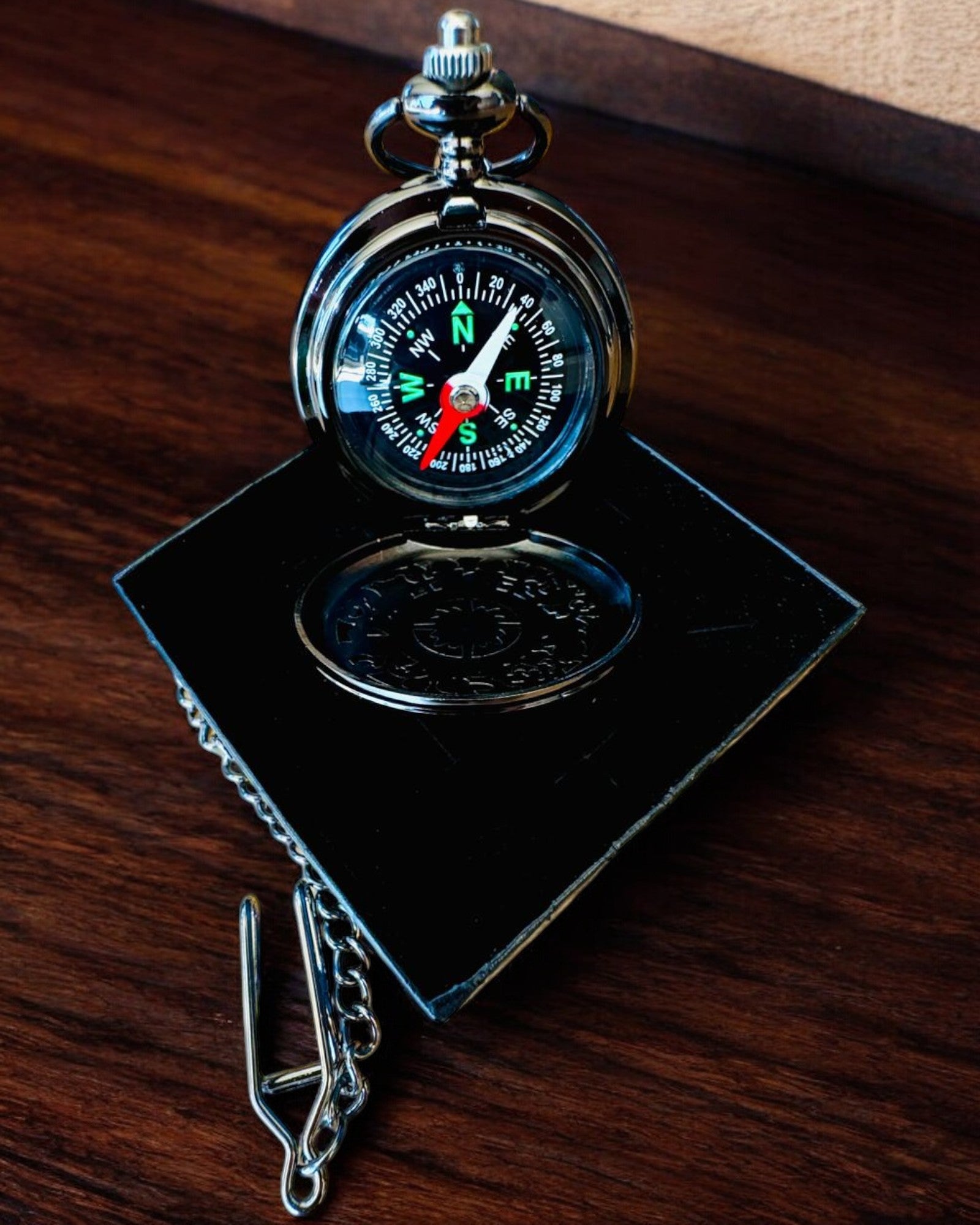 Pocket watch style compass "Navigator" - Dark metal color