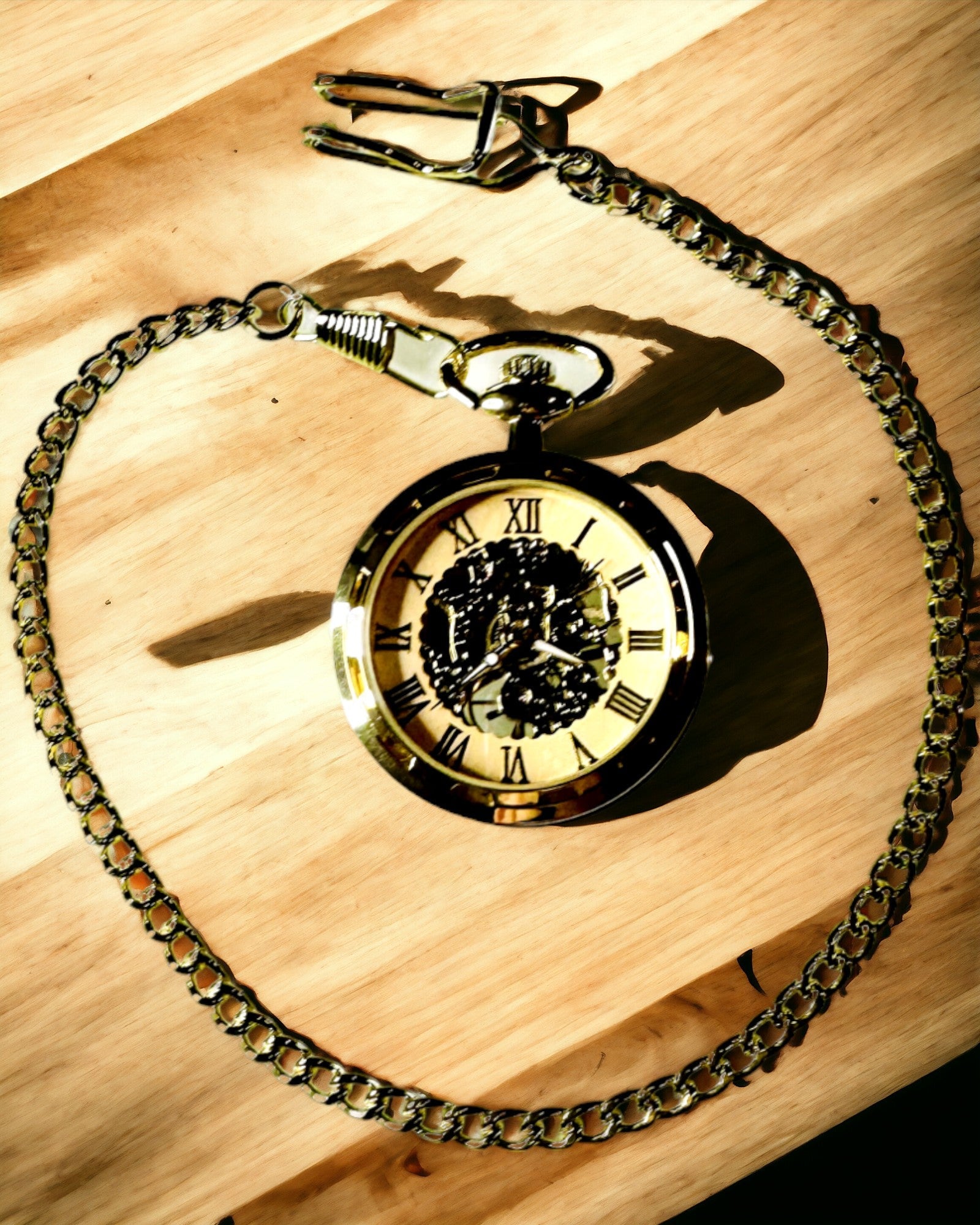 Retro Pocket Watch – Mechanical Luxury in Vintage Style gold color, personalization with engraving