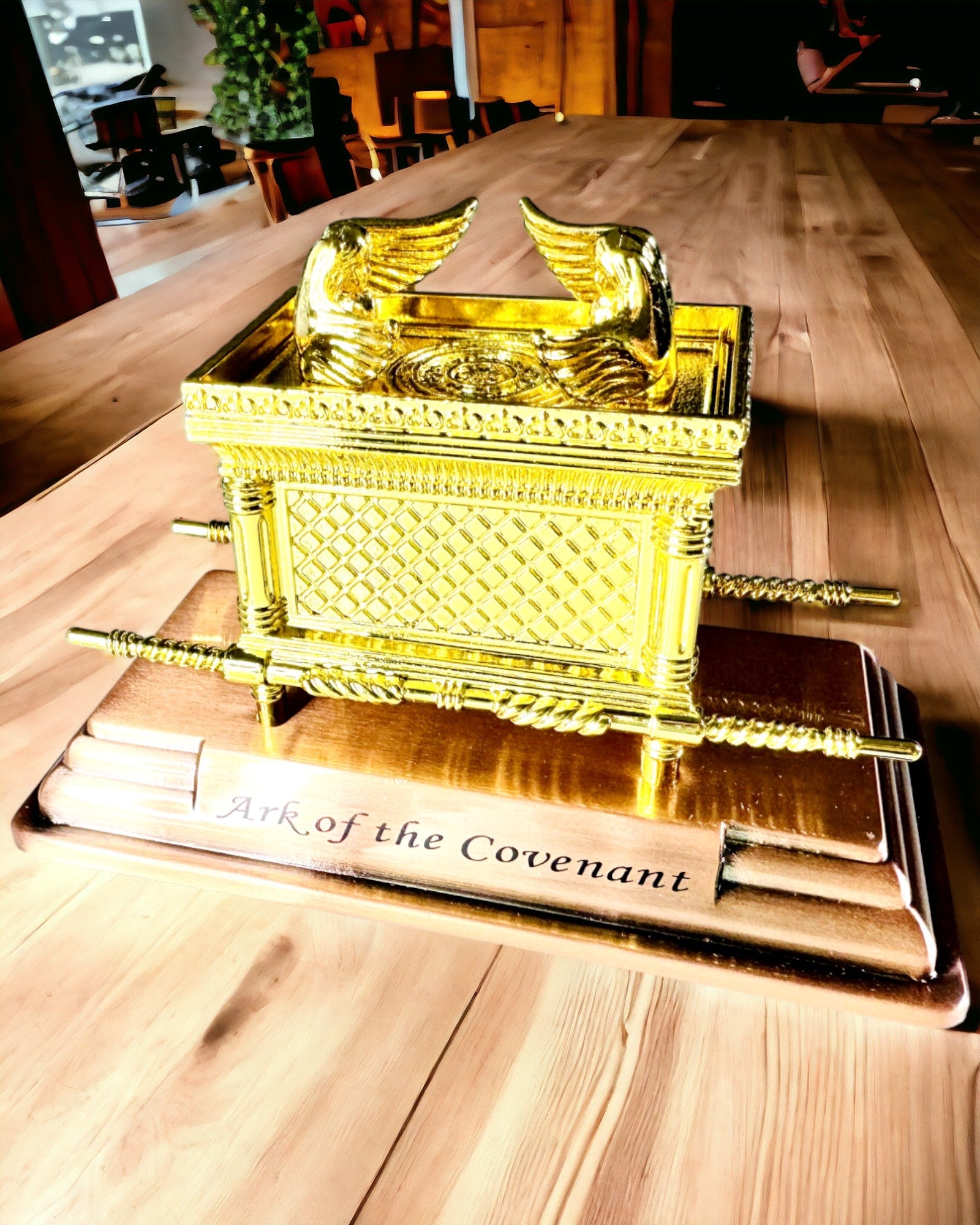 Majestic Miniature of the Ark of the Covenant in Golden Frame 11.2 x 5.8 x 7.3cm - Exclusive ark, Decoration in Golden Edition