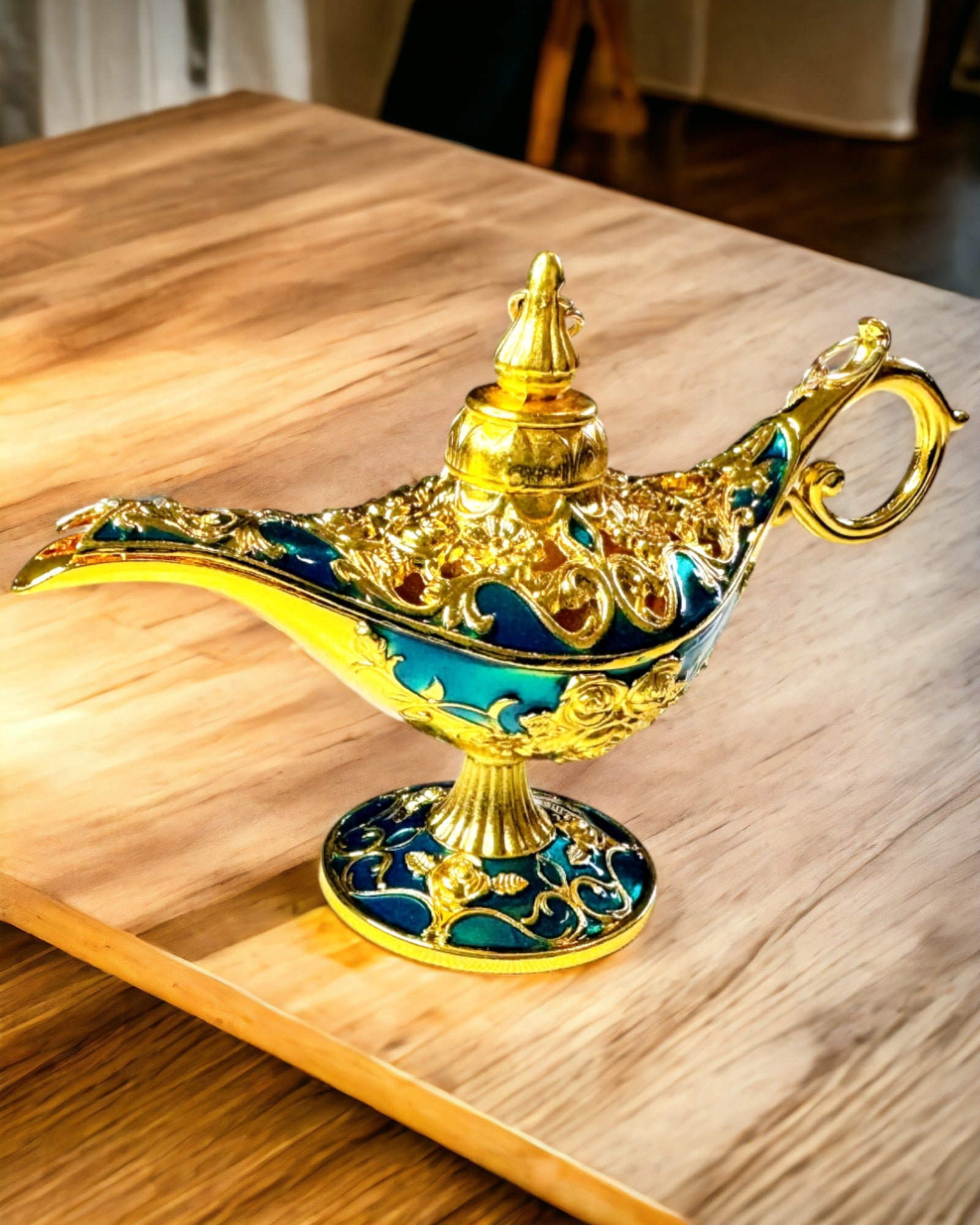 Small Handmade Aladdin Lamp - Metal Artistic Handicraft for Home Decoration, engraving