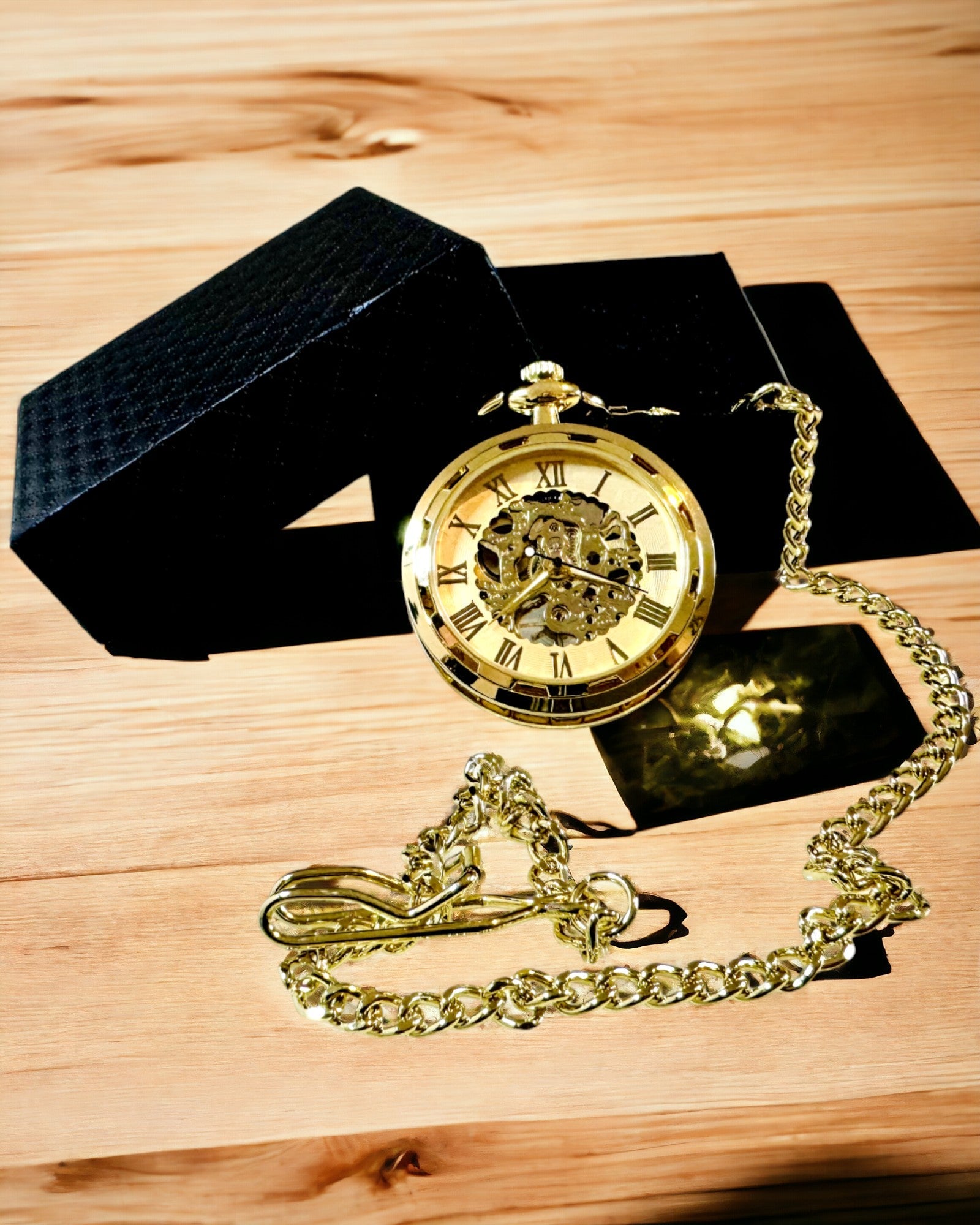 Retro Pocket Watch – Mechanical Luxury in Vintage Style gold color, personalization with engraving