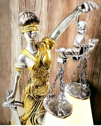 Goddess of Justice Figurine – Artistic Shelf Decoration, Resin Craft, personalization with engraving