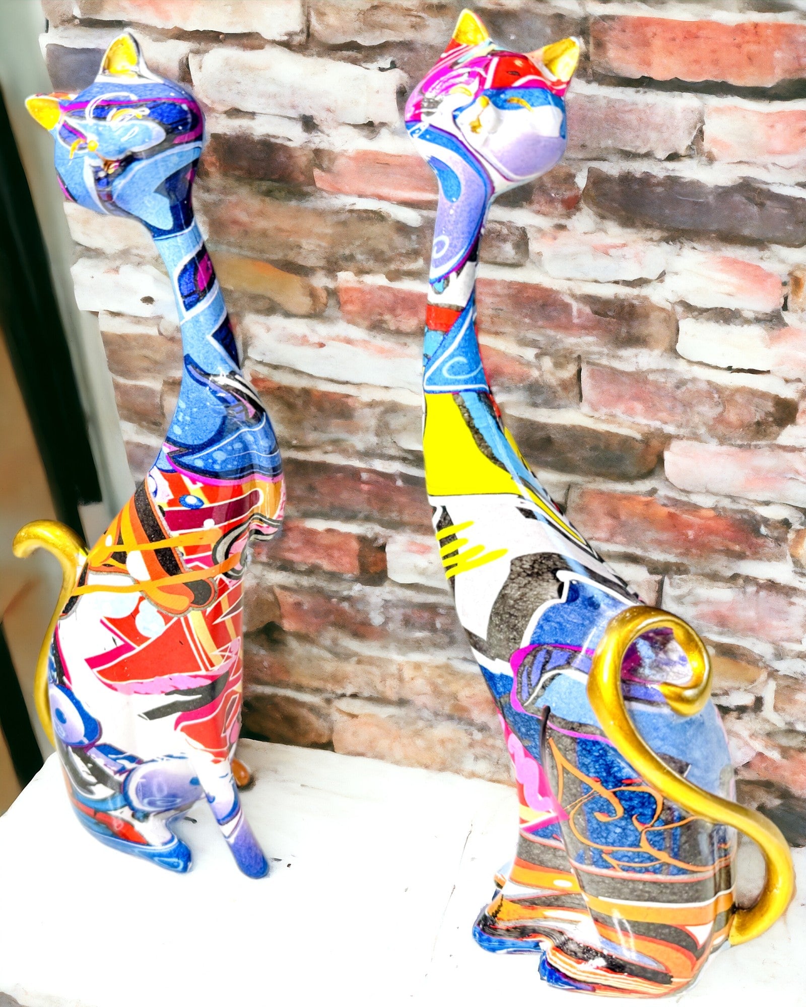 Figurice Apstraktnih Mačaka "ArtCats", Ručno Slikane, Smola – 25 cm, 2 kom.