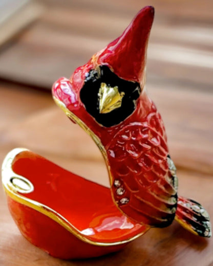 Elegant cardinal-shaped box with engraving option