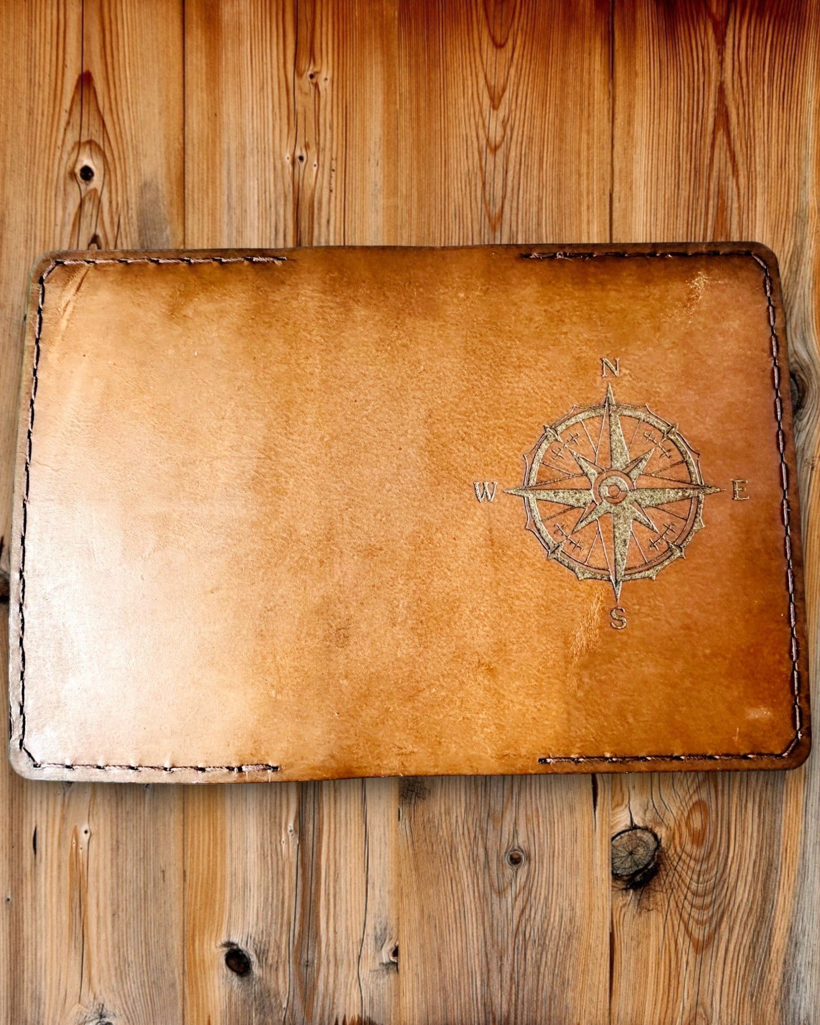 "Traveler" Case - Leather Passport Holder, personalization with engraving - 2 color variants