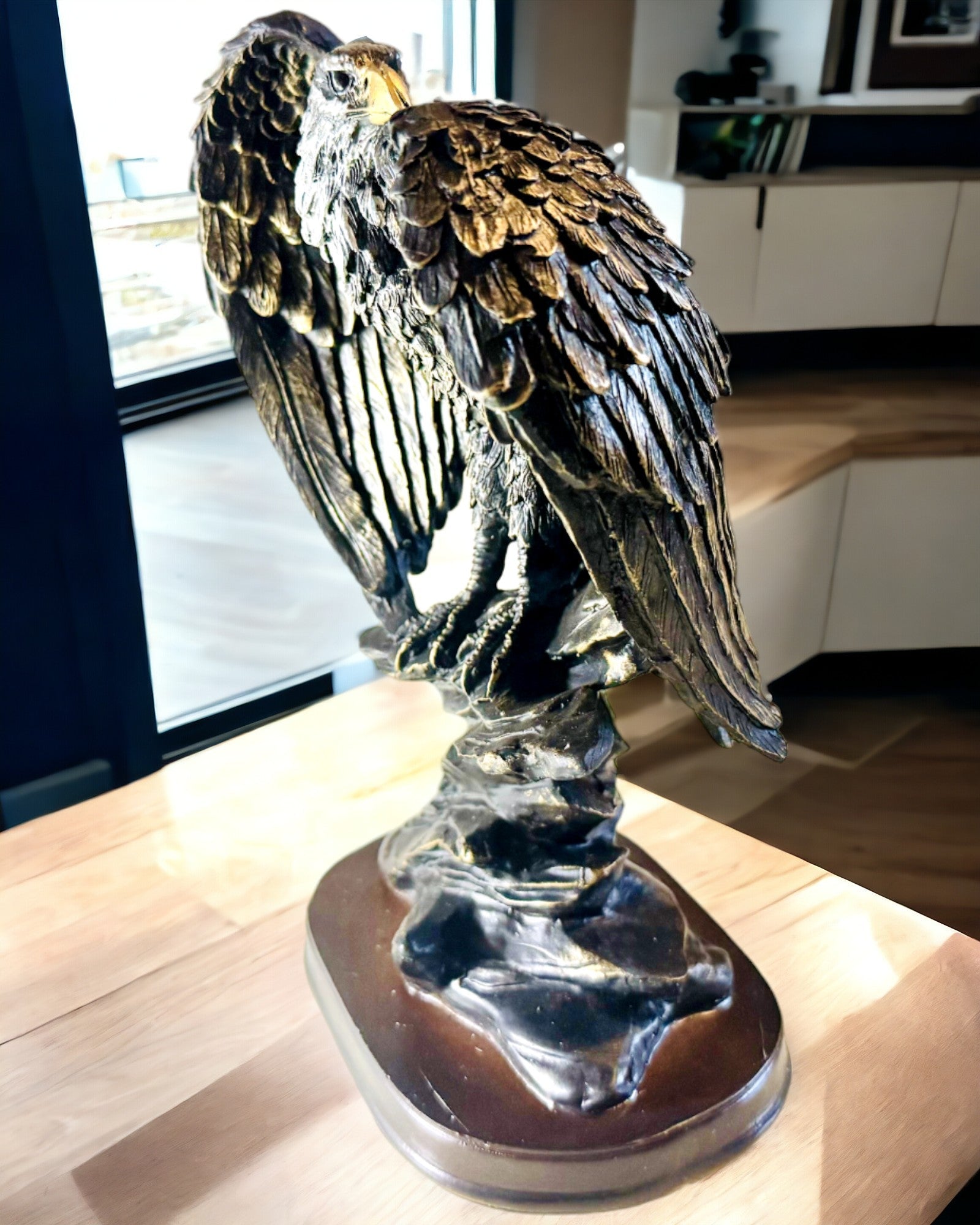 Decorative Figurine "Flying Eagle" – Majestic Symbol of Strength and Freedom