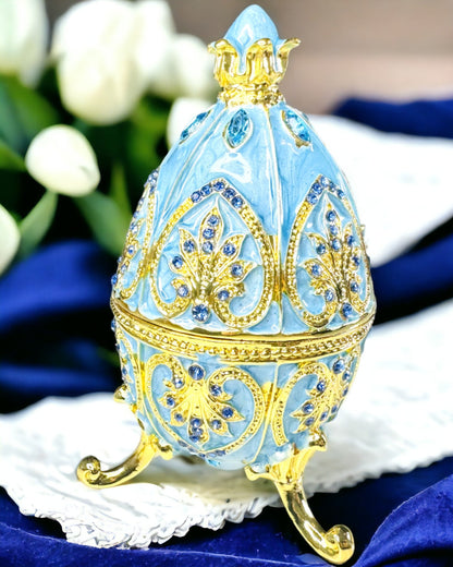 Debesu Fabergé ola – Emaljēts rotaslietu organizators - krāsa zila debesis. Personalizācija ar gravējumu.