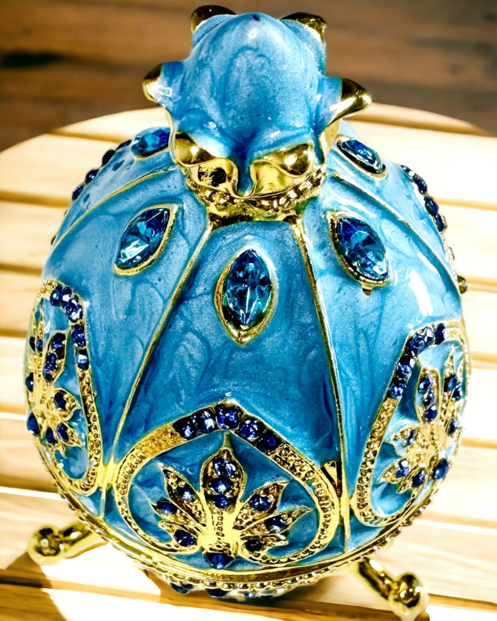 Dangaus Faberge Kiaušinis – Emaliuotas Papuošalų Organizatorius - mėlyno dangaus spalvos. Personalizavimas graviravimu.