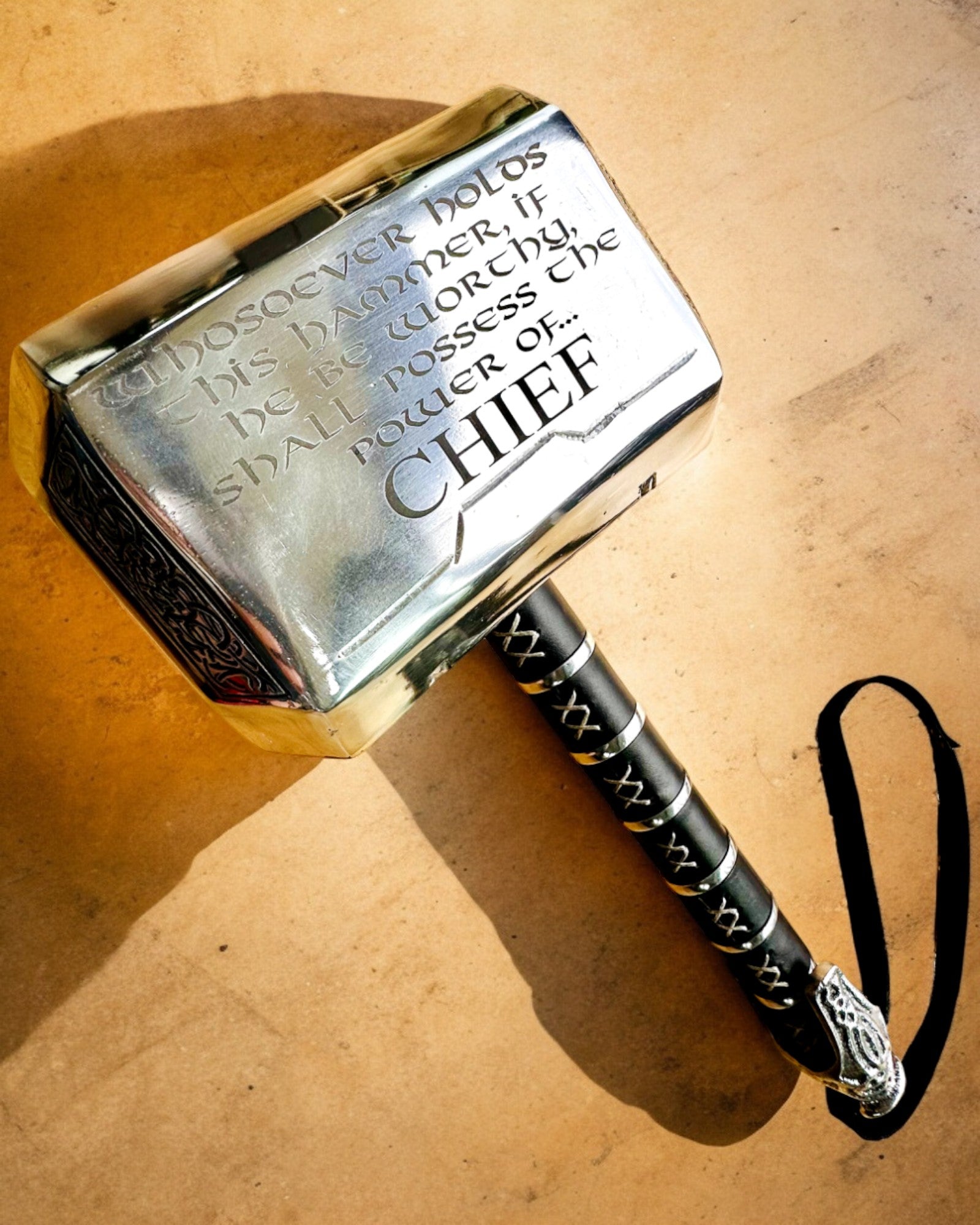 Mjölnir Thora "Chief" - Ručno Rađeni Kovački Čekić, personalizacija gravurom za poklon