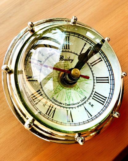 Bailey Compass Clock - Elegants pulkstenis ar kompasu motīvu un iespēju gravēt