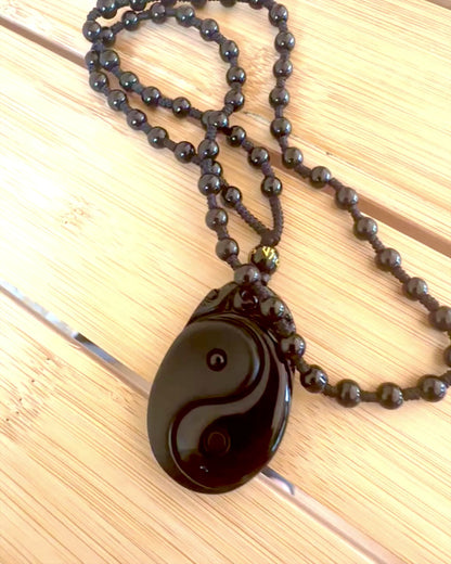 Obsidianinis Yin Yang amuletas su graviravimu - Harmonija ir Apsauga, personalizavimas graviravimu dovanai