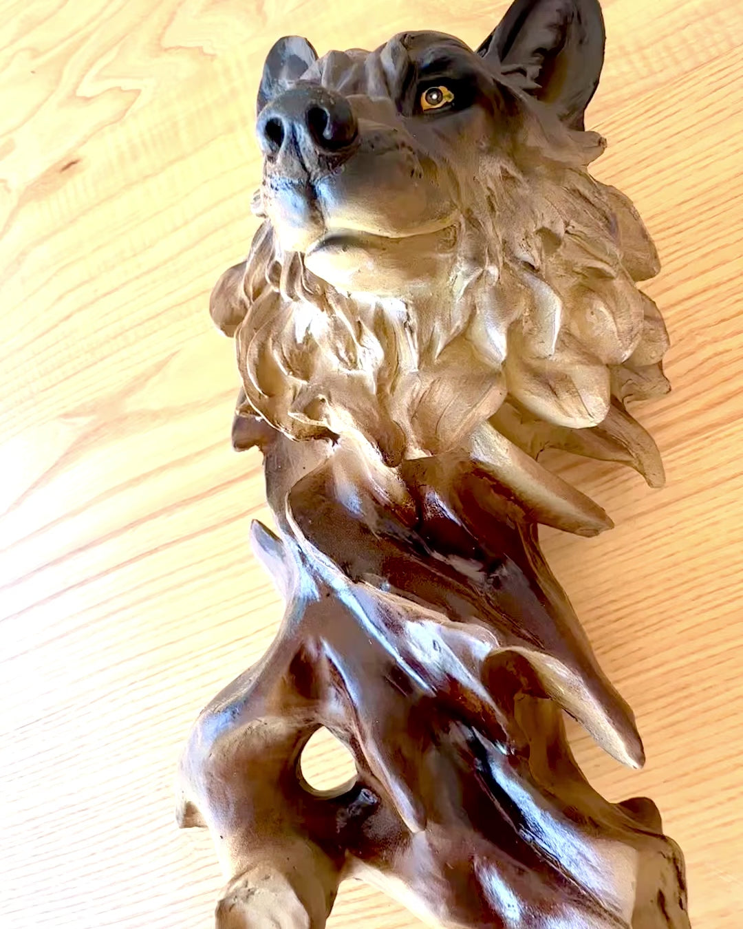 "Wolf Spirit" – Decorative Figurine with the possibility of personalization through engraving, for a gift