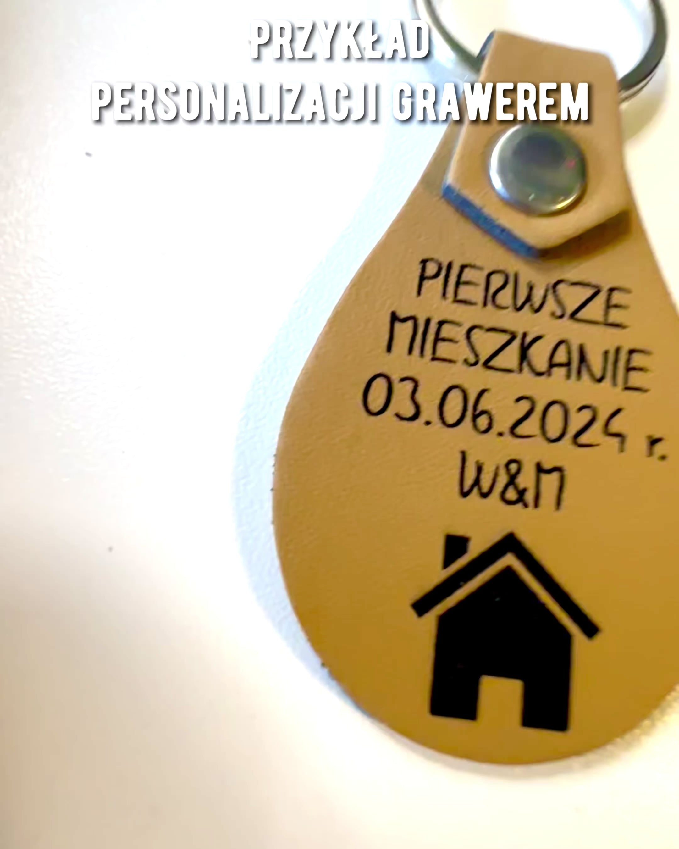 Brelok od PU kože s mogućnošću personalizacije gravurom - Dostupan u 5 boja