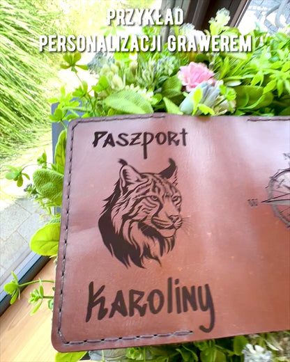 Etui "Keliautojo" - Odinis pasas, personalizavimas graviravimu - 2 spalvų variantai