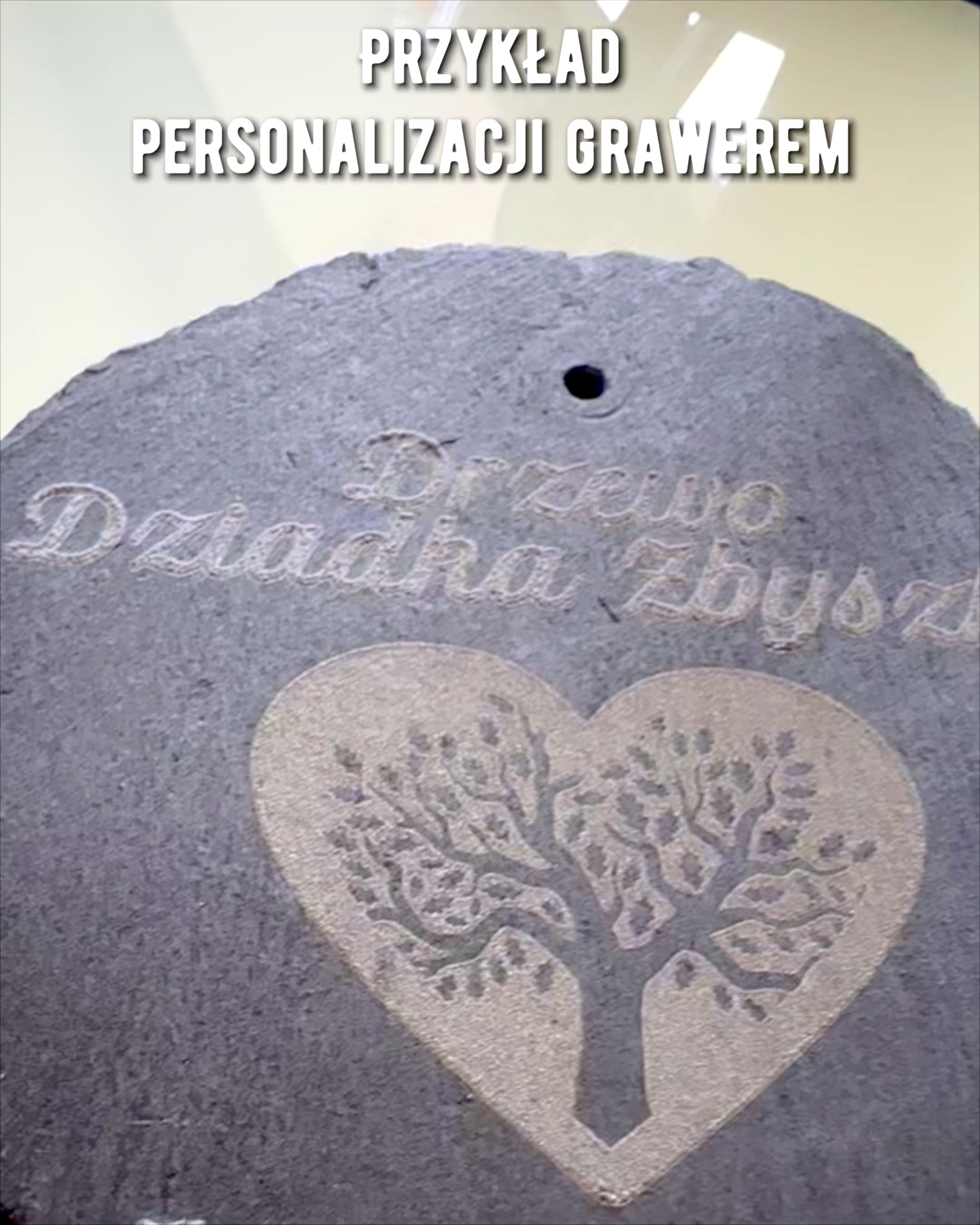 Kafijas, tējas paliktnis no dabīgā akmens ar personalizētu gravējumu – kvadrāts, aplis, sešstūris, 10 cm