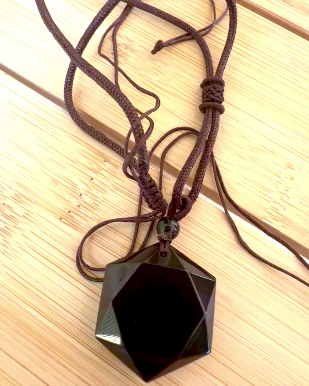 Amulet od crnog obsidijana "Davidova zvijezda", mogućnost personalizacije gravurom za poklon