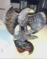 "Flying Eagle" Decorative Statuette - Majestic Symbol of Strength and Freedom