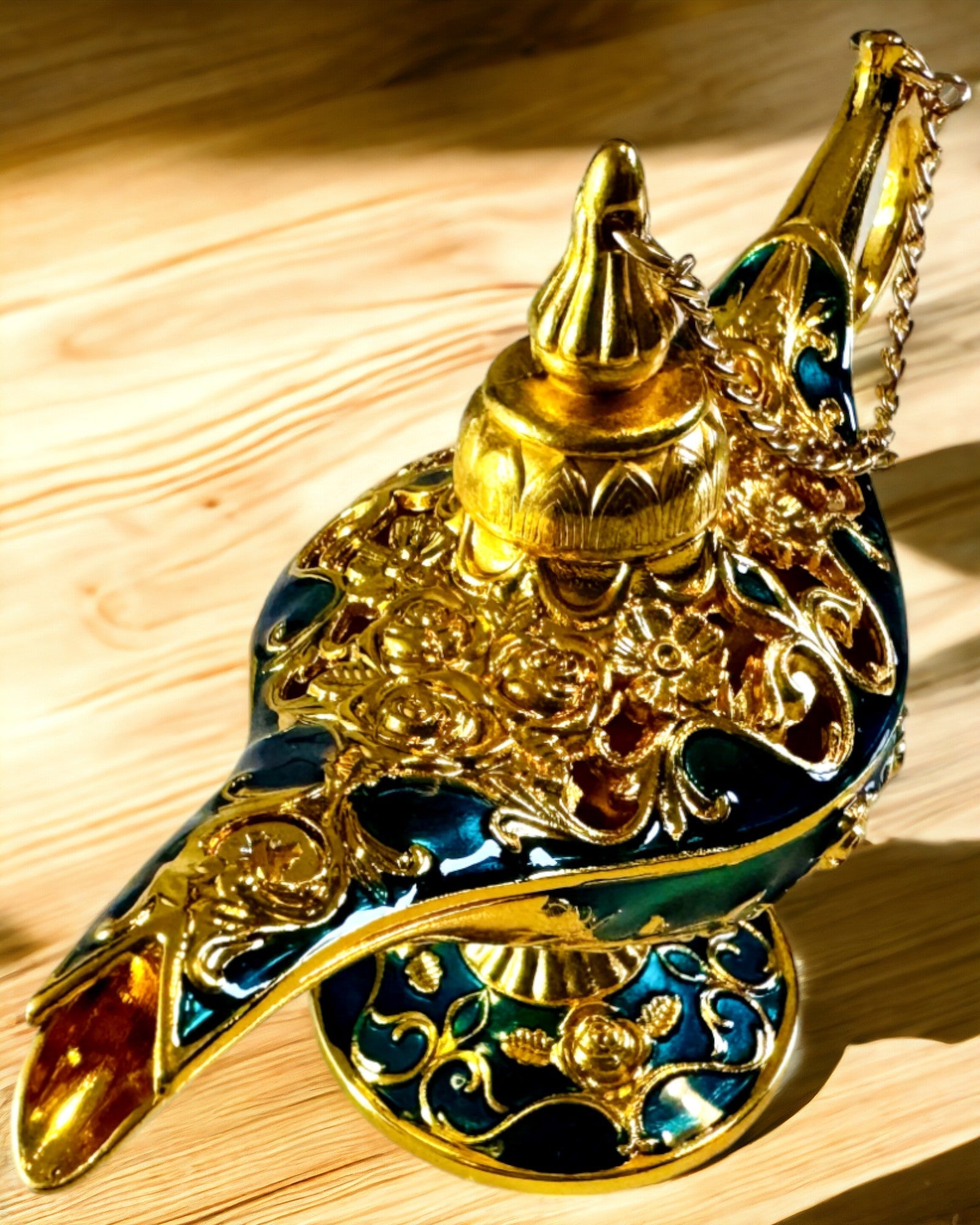 Small Handmade Aladdin Lamp - Metal Artistic Handicraft for Home Decoration, engraving