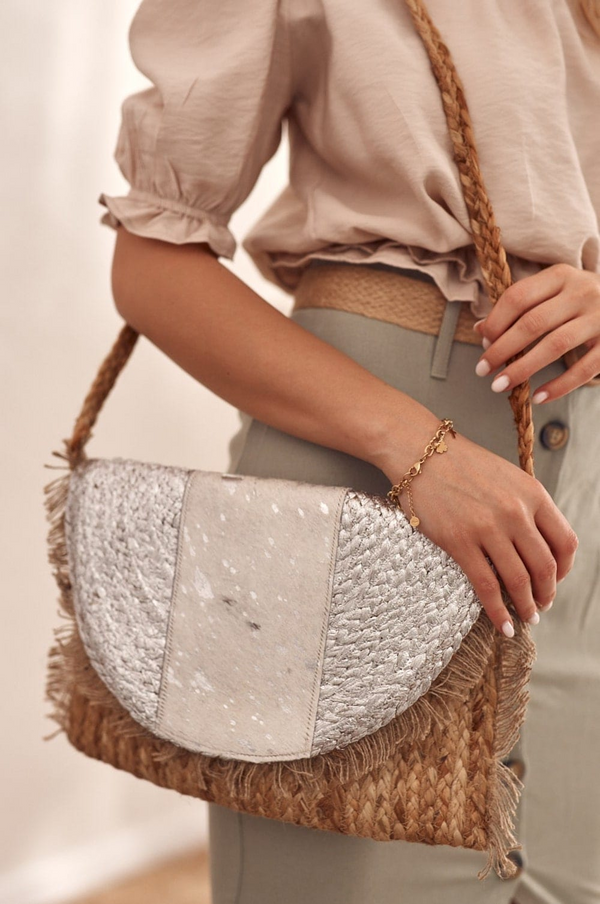 Envelope bag with a beige and silver belt TOR6485